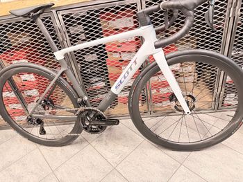 Used Scott Addict Rc PRO MY25 2025 Road & Gravel, White — image 18 of 24