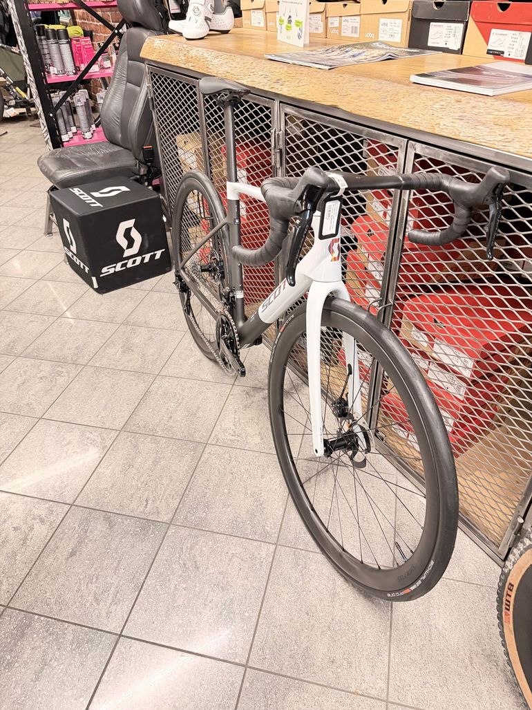 Used Scott Addict Rc PRO MY25 2025 Road & Gravel, White — image 21 of 24