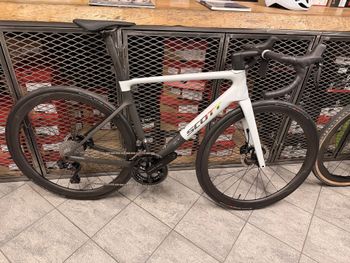 Used Scott Addict Rc PRO MY25 2025 Road & Gravel, White — image 2 of 24