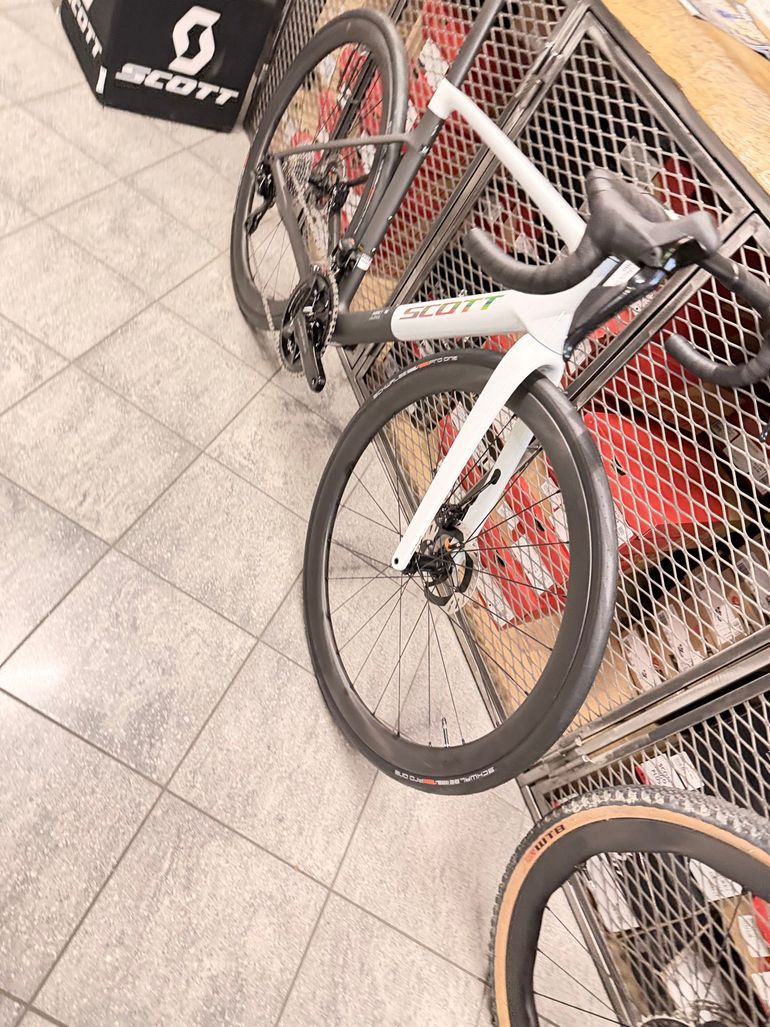 Used Scott Addict Rc PRO MY25 2025 Road & Gravel, White — image 19 of 24
