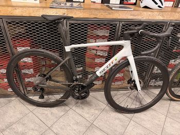 Used Scott Addict Rc PRO MY25 2025 Road & Gravel, White — image 7 of 24