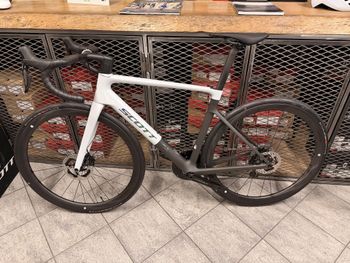 Used Scott Addict Rc PRO MY25 2025 Road & Gravel, White — image 15 of 24