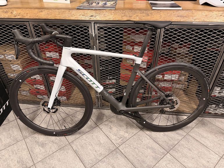 Used Scott Addict Rc PRO MY25 2025 Road & Gravel, White — image 15 of 24