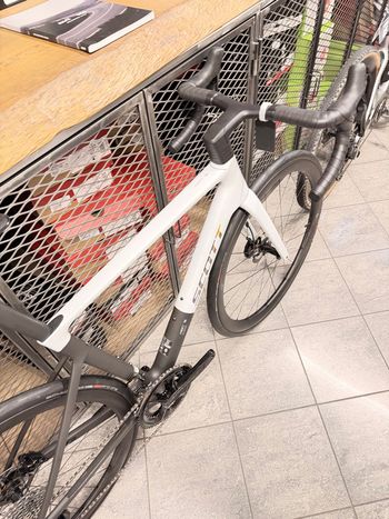 Used Scott Addict Rc PRO MY25 2025 Road & Gravel, White — image 23 of 24