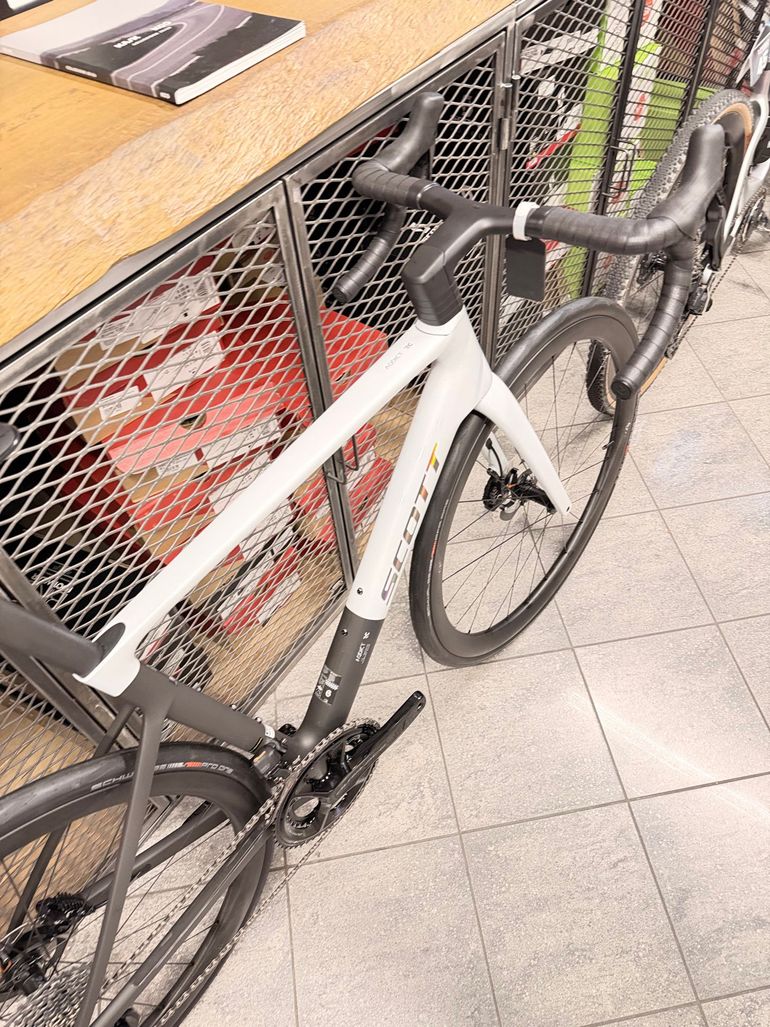Used Scott Addict Rc PRO MY25 2025 Road & Gravel, White — image 23 of 24