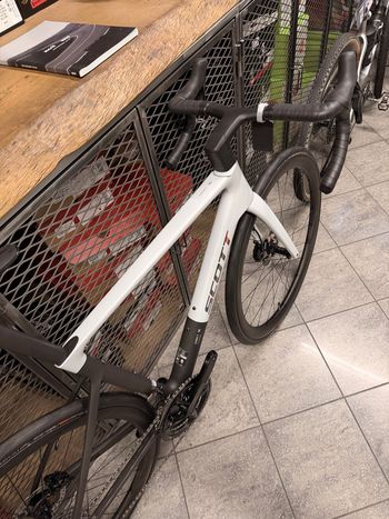 Used Scott Addict Rc PRO MY25 2025 Road & Gravel, White — image 5 of 24