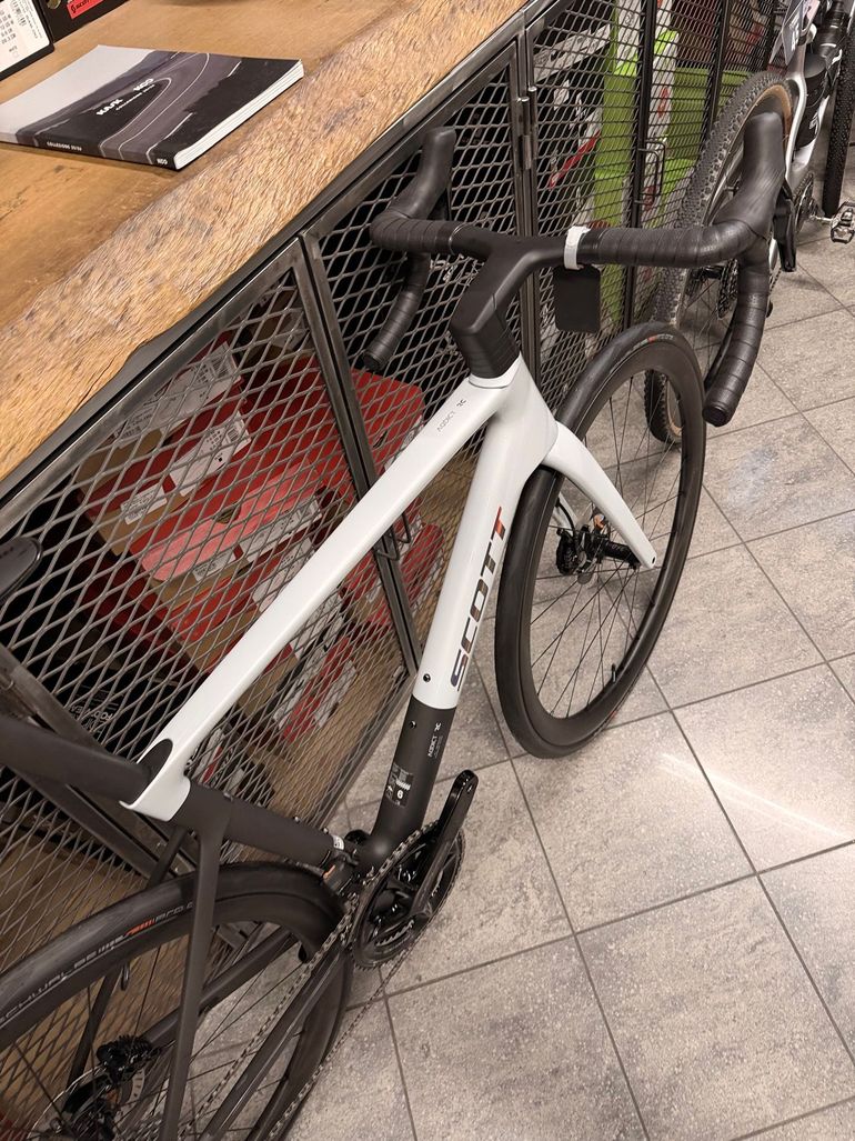 Used Scott Addict Rc PRO MY25 2025 Road & Gravel, White — image 5 of 24