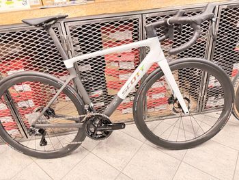 Used Scott Addict Rc PRO MY25 2025 Road & Gravel, White — image 16 of 24