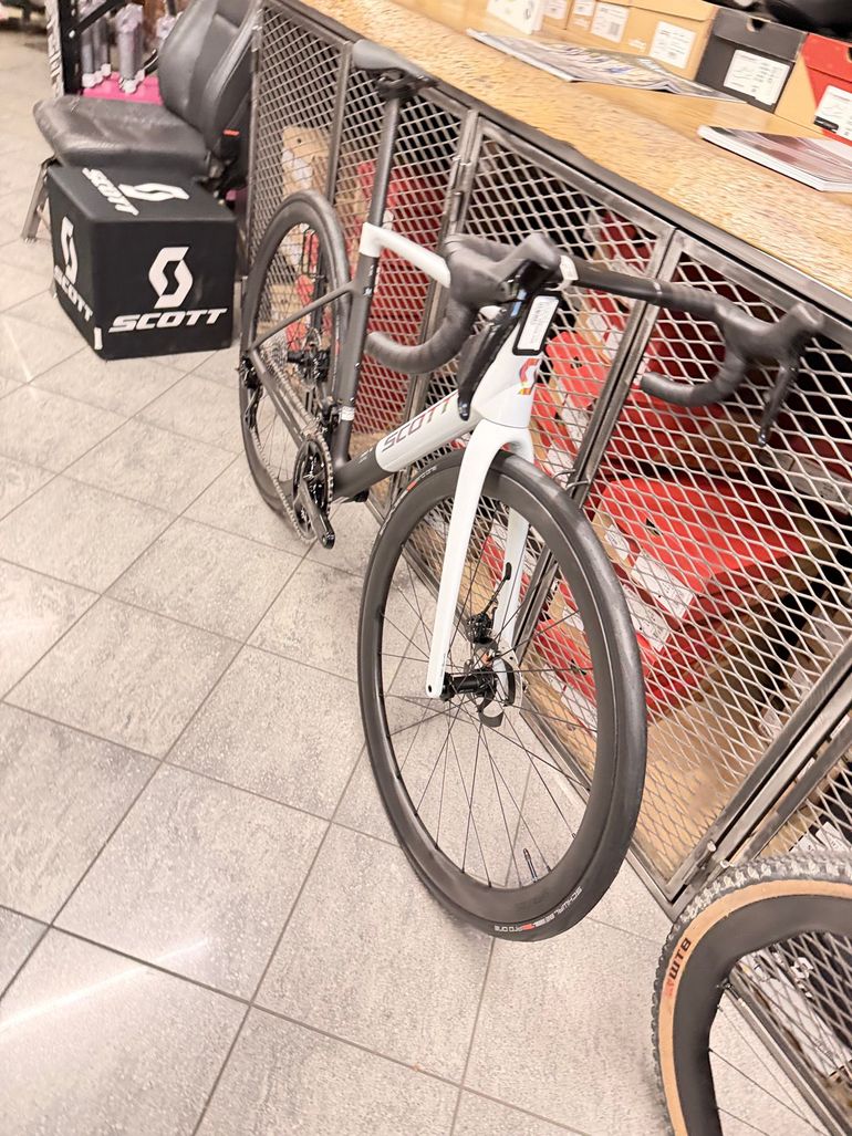 Used Scott Addict Rc PRO MY25 2025 Road & Gravel, White — image 20 of 24