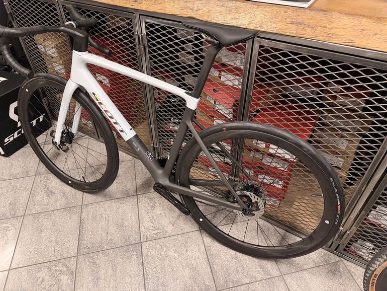 Used Scott Addict Rc PRO MY25 2025 Road & Gravel, White — image 12 of 24