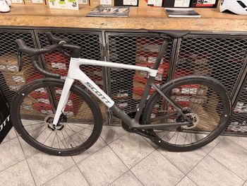 Used Scott Addict Rc PRO MY25 2025 Road & Gravel, White — image 10 of 24