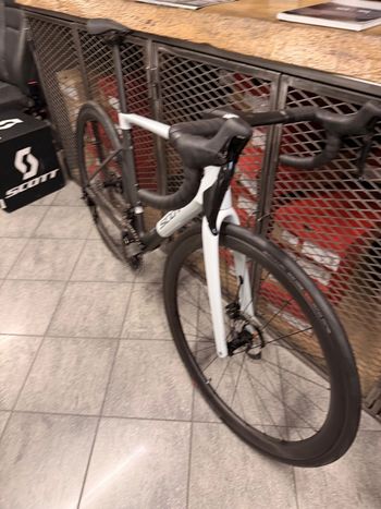 Used Scott Addict Rc PRO MY25 2025 Road & Gravel, White — image 4 of 24