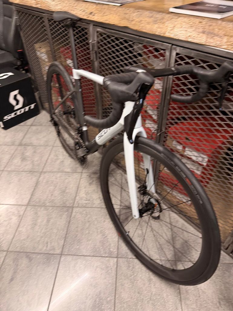 Used Scott Addict Rc PRO MY25 2025 Road & Gravel, White — image 4 of 24