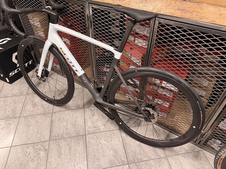 Used Scott Addict Rc PRO MY25 2025 Road & Gravel, White — image 9 of 24