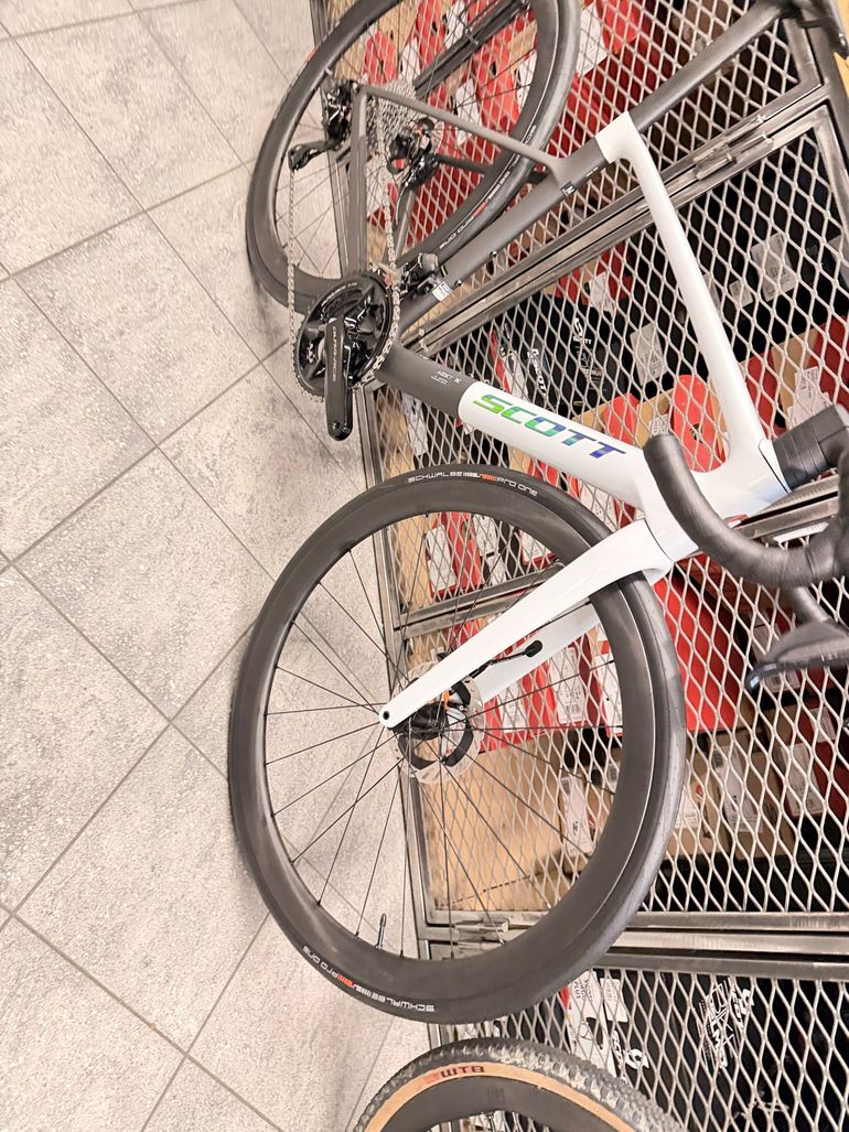 Used Scott Addict Rc PRO MY25 2025 Road & Gravel, White — image 17 of 24
