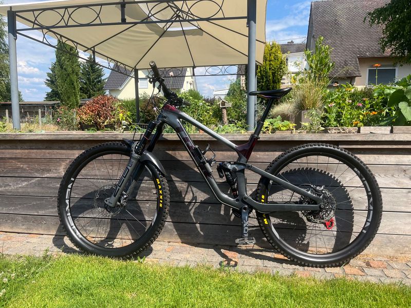 Used Trek Slash SRAM X01 Eagle 2022 Mountainbike, Light Gray — image 2 of 6