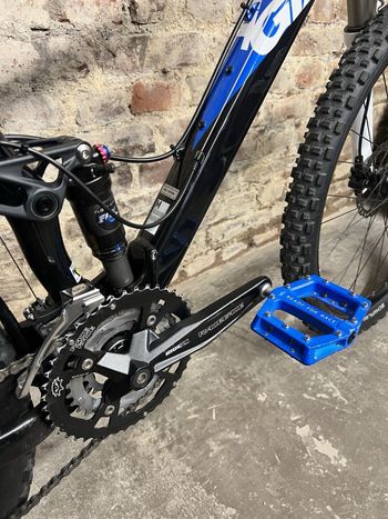 Used Giant Talon 1 2025 2025 Mountainbike, Blue, 27.5, 29 — image 8 of 20