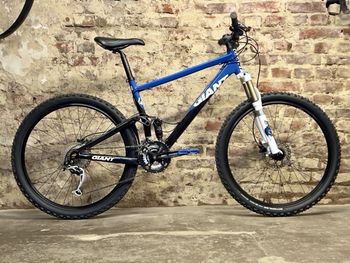 Used Giant Talon 1 2025 2025 Mountainbike, Blue, 27.5, 29 — image 1 of 20