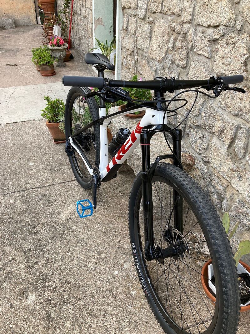 Used Trek Procaliber 9.7 2023 2023 Mountainbike, White, 29, 27.5 — image 3 of 3