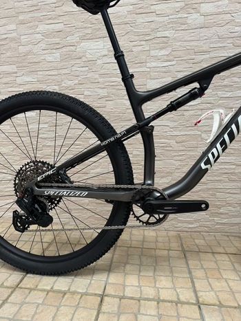 Used Specialized Epic 7 Expert 2022 2022 Mountainbike — image 3 of 11