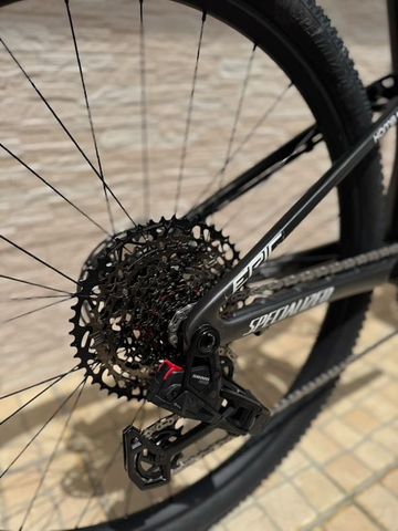 Używany Specialized Epic 7 Expert 2022 2022 Mountainbike — zdjęcie 8 z 11