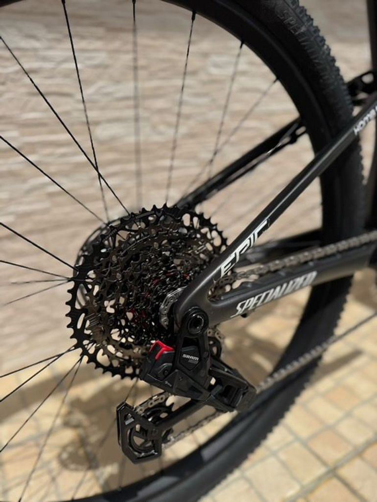 Used Specialized Epic 7 Expert 2022 2022 Mountainbike — image 8 of 11
