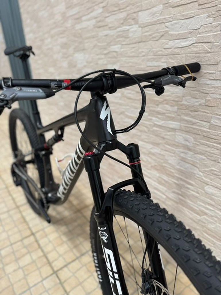 Used Specialized Epic 7 Expert 2022 2022 Mountainbike — image 10 of 11