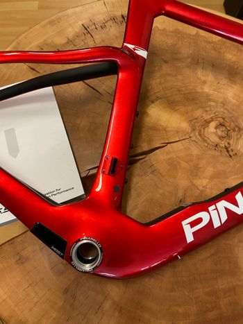 Used Pinarello Dogma F Starry Red 2025 540 2025 Road & Gravel, Rot — image 6 of 20