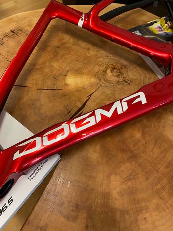 Used Pinarello Dogma F Starry Red 2025 540 2025 Road & Gravel, Rot — image 16 of 20