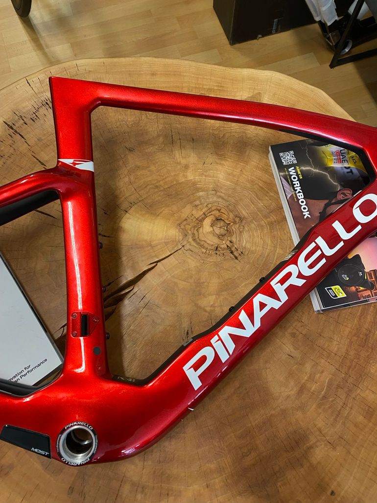 Used Pinarello Dogma F Starry Red 2025 540 2025 Road & Gravel, Rot — image 3 of 20