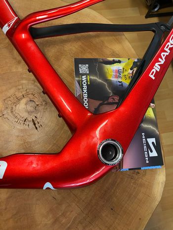 Used Pinarello Dogma F Starry Red 2025 540 2025 Road & Gravel, Rot — image 17 of 20