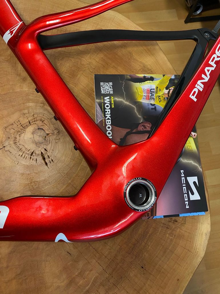Used Pinarello Dogma F Starry Red 2025 540 2025 Road & Gravel, Rot — image 17 of 20