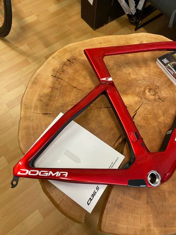 Used Pinarello Dogma F Starry Red 2025 540 2025 Road & Gravel, Rot — image 8 of 20