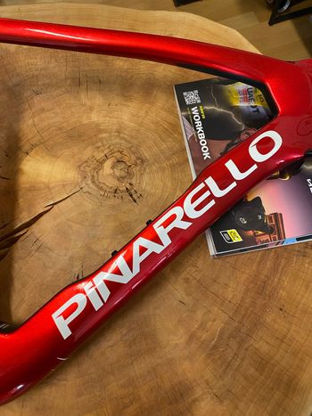 Used Pinarello Dogma F Starry Red 2025 540 2025 Road & Gravel, Rot — image 4 of 20