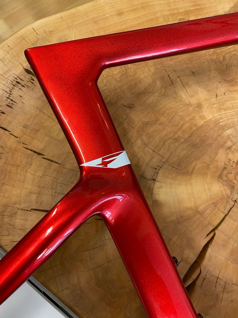 Used Pinarello Dogma F Starry Red 2025 540 2025 Road & Gravel, Rot — image 9 of 20