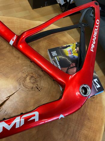 Used Pinarello Dogma F Starry Red 2025 540 2025 Road & Gravel, Rot — image 18 of 20