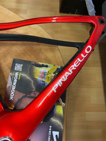 Used Pinarello Dogma F Starry Red 2025 540 2025 Road & Gravel, Rot — image 19 of 20