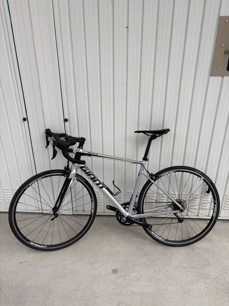 Used Giant Defy 1 2015 2015 Road & Gravel, Light Gray — image 3 of 3