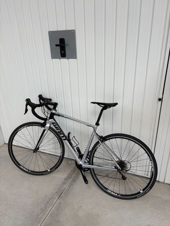 Used Giant Defy 1 2015 2015 Road & Gravel, Light Gray — image 2 of 3