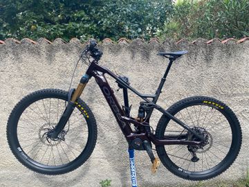 Tweedehands Orbea WILD FS M-TEAM 2022 Mountainbike — afbeelding 2 van 9