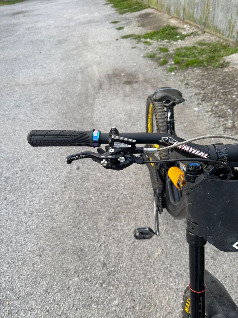 Used Pivot Phoenix SRAM GX DH 2019 Mountainbike, Black — image 4 of 6