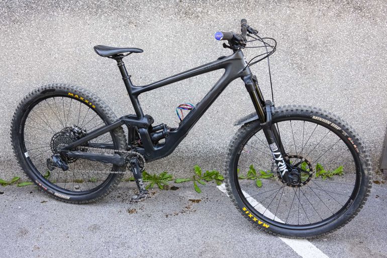 Used Specialized Enduro Comp 2021 2021 Mountainbike, Negro — image 2 of 6