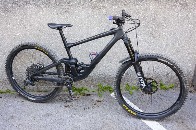 Used Specialized Enduro Comp 2021 2021 Mountainbike, Black, 29 — image 2 of 6