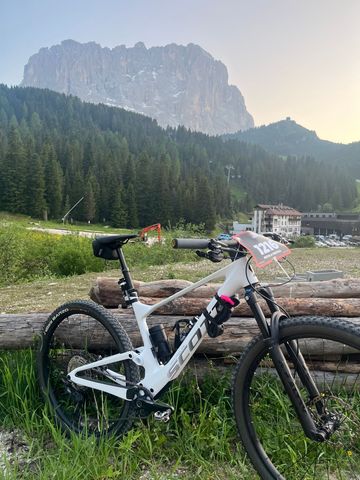 Używany Scott Spark RC Team 2024 2024 Mountainbike — zdjęcie 1 z 4
