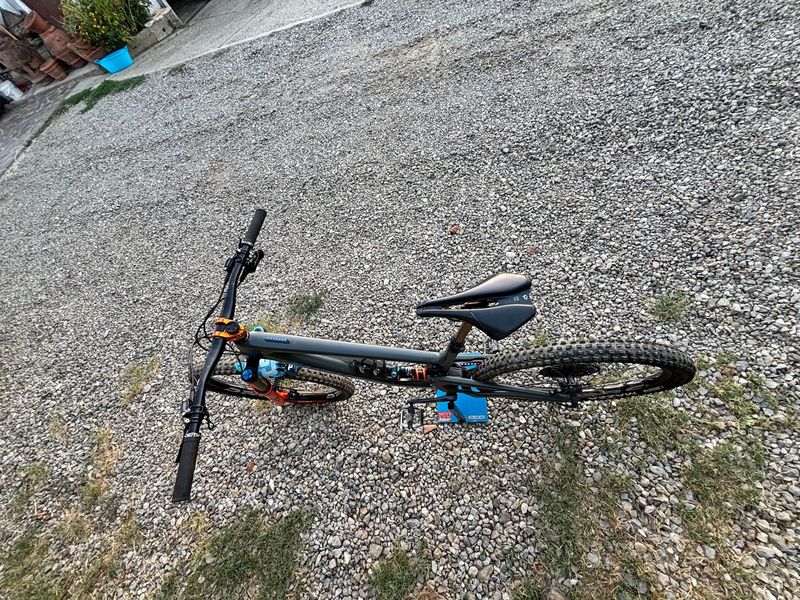 Used Santa Cruz Bronson Cc 2023 Mountainbike, Green — image 5 of 6
