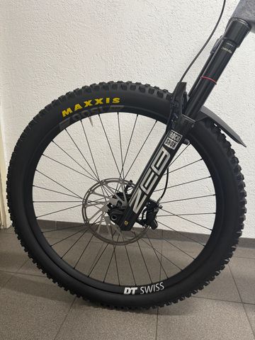 Tweedehands Canyon Torque:ON CF Roczen 2024 2024 Mountainbike — afbeelding 3 van 10