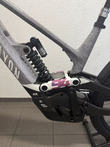 Tweedehands Canyon Torque:ON CF Roczen 2024 2024 Mountainbike — afbeelding 5 van 10