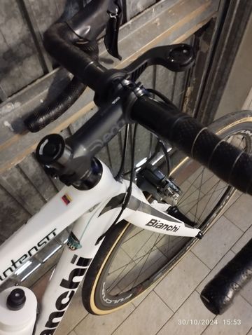 Bianchi Intenso Ultegra Compact 2015 2015 Road & Gravel usato, Bianco — immagine 2 di 6