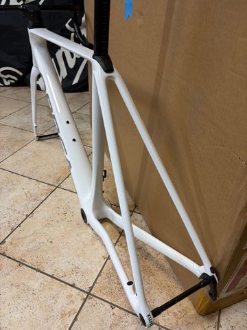Used Orbea ORCA OMX FRAMESET 2024 Frameset 2024 Road & Gravel, White — image 2 of 9