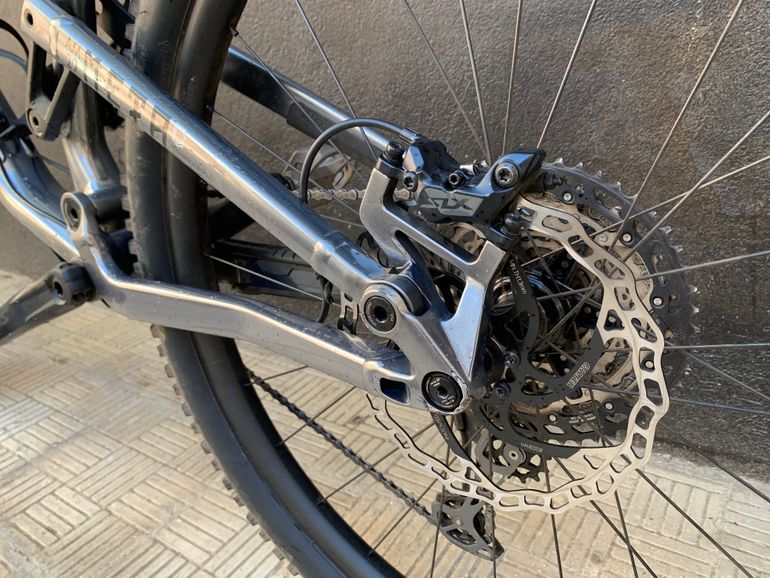 Used Commencal META AM 29 ESSENTIAL 2021 2021 Mountainbike, Light Gray, 29 — image 3 of 9